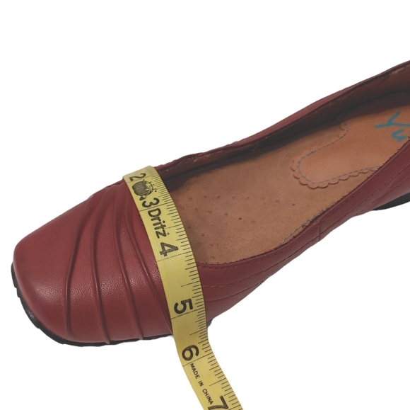 Yuu women's Franca slip on low heel wedge casual loafer red shoes size 7.5M - Picture 6 of 10